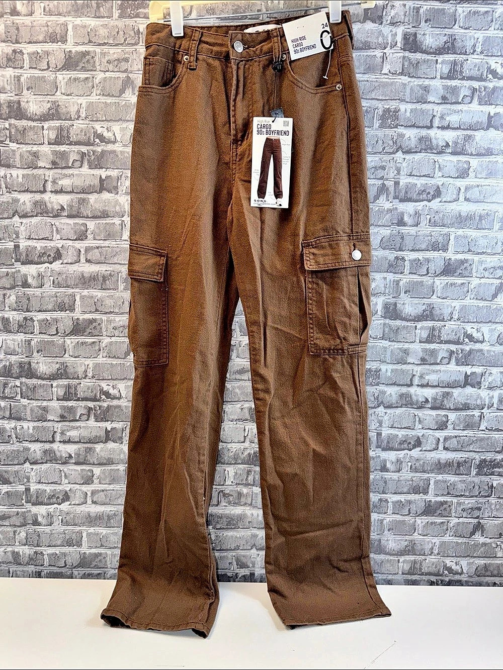 NWT S.O.N.G. High Rise Cargo 90s Boyfriend Pants. Brown Waist 24
